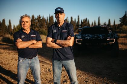 Με τους Carlos Sainz Sr. και Nani Roma θα συμμετάσχει στο Ράλι Ντακάρ 2025 η Ford Performance